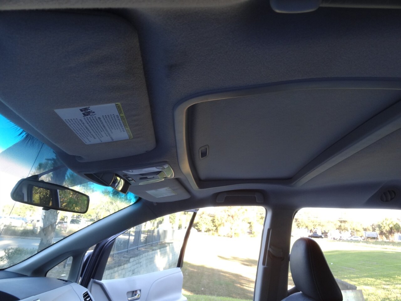 2011 Toyota Sienna SE  BraunAbility ramp van - Photo 35 - Deland, FL 32720