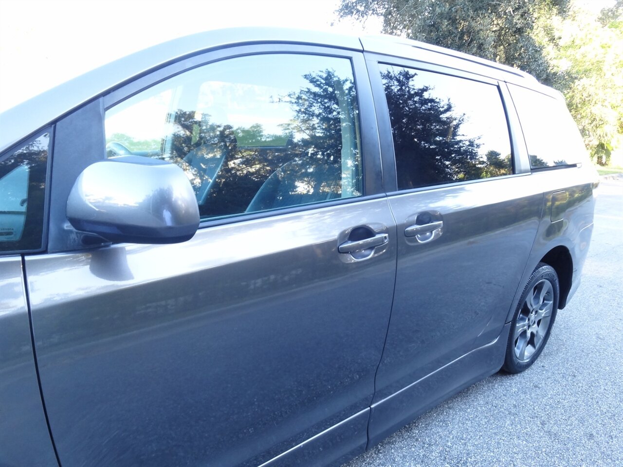 2011 Toyota Sienna SE  BraunAbility ramp van - Photo 11 - Deland, FL 32720