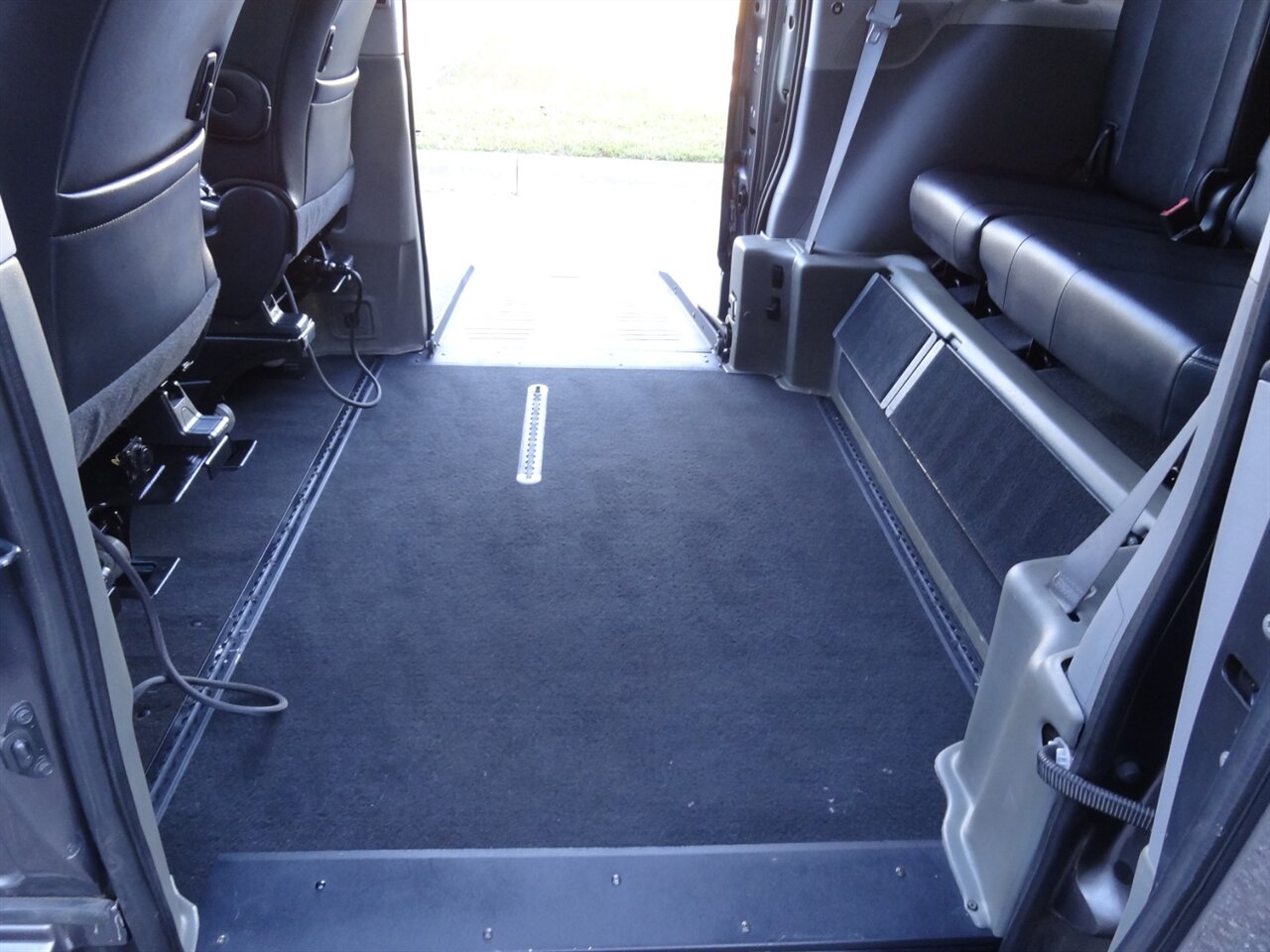 2011 Toyota Sienna SE  BraunAbility ramp van - Photo 36 - Deland, FL 32720