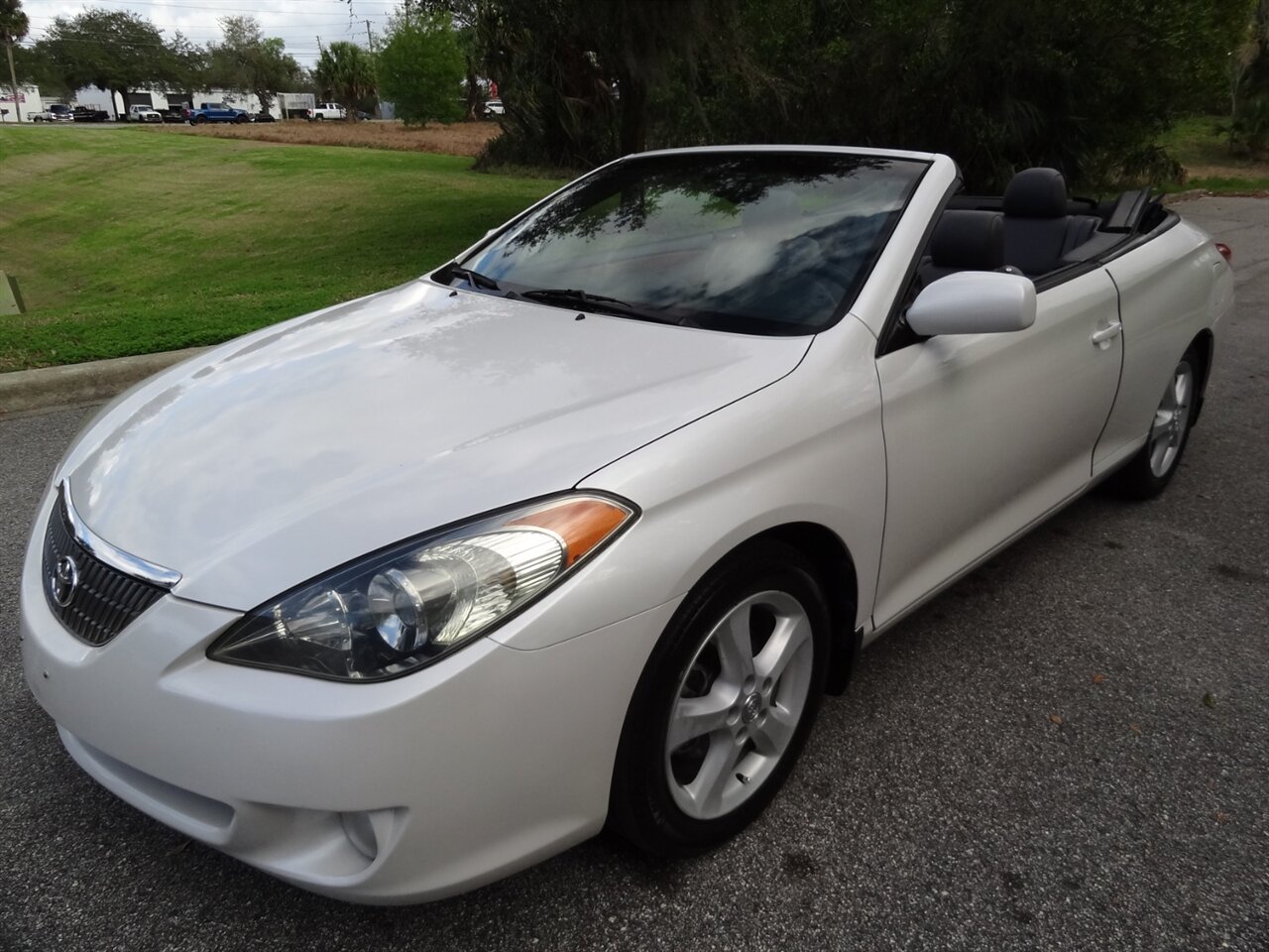 2006 Toyota Camry Solara SE V6  Convertible - Photo 2 - Deland, FL 32720