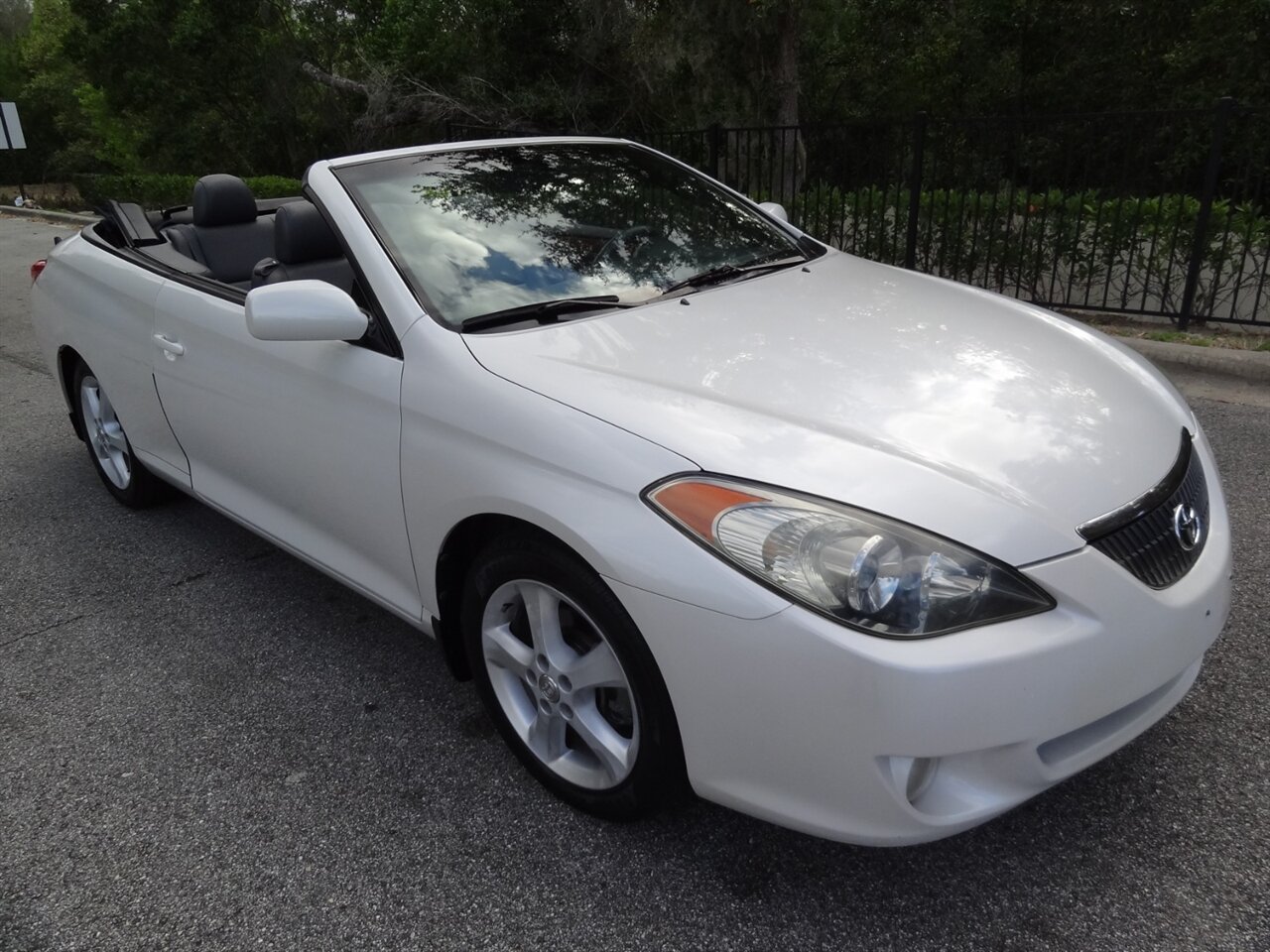 2006 Toyota Camry Solara SE V6  Convertible - Photo 1 - Deland, FL 32720