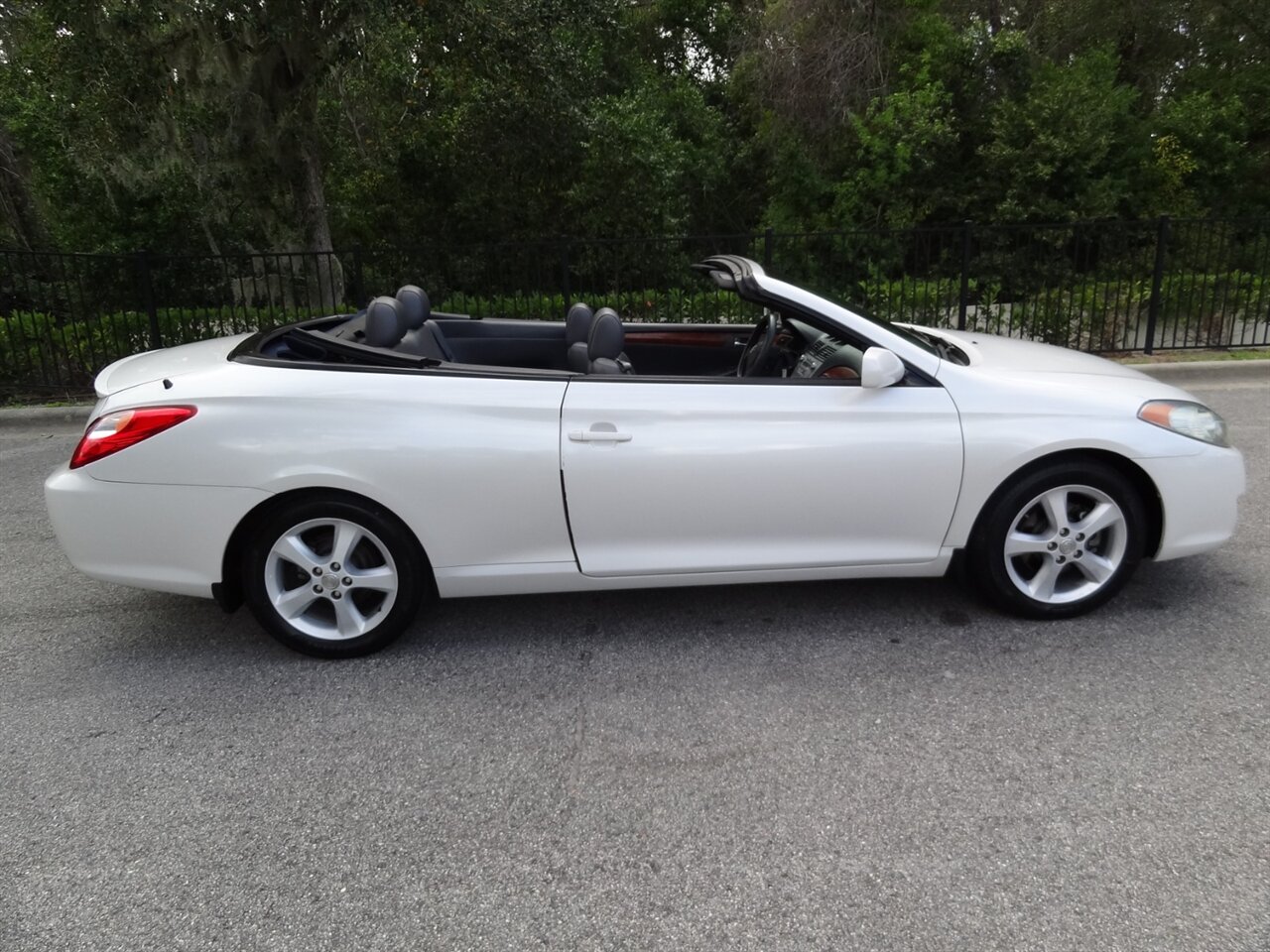 2006 Toyota Camry Solara SE V6  Convertible - Photo 20 - Deland, FL 32720