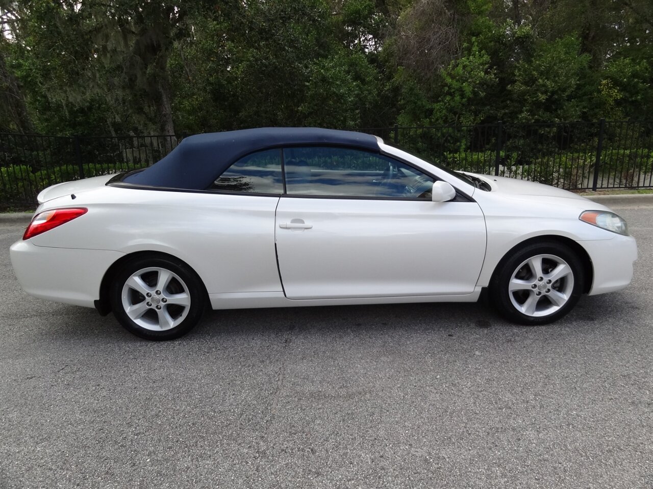 2006 Toyota Camry Solara SE V6  Convertible - Photo 21 - Deland, FL 32720