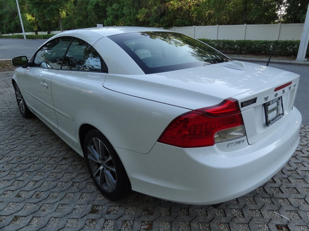 2013 Volvo C70 T5  Premium - Photo 9 - Deland, FL 32720