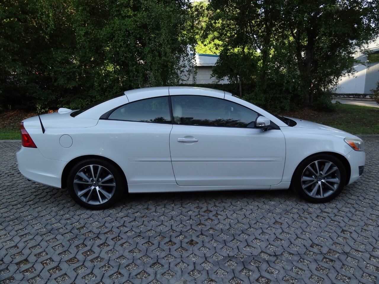 2013 Volvo C70 T5  Premium - Photo 20 - Deland, FL 32720