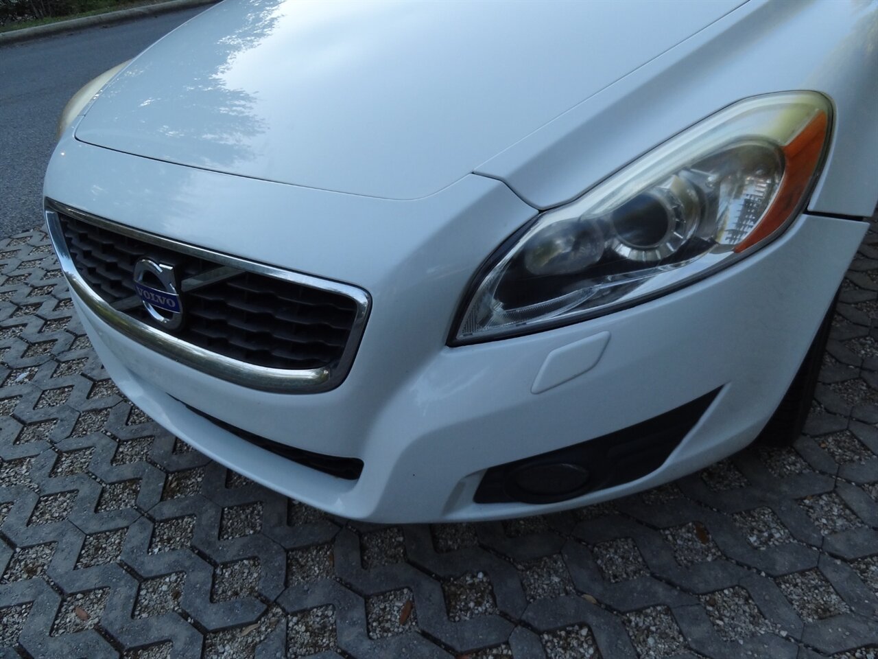 2013 Volvo C70 T5  Premium - Photo 12 - Deland, FL 32720