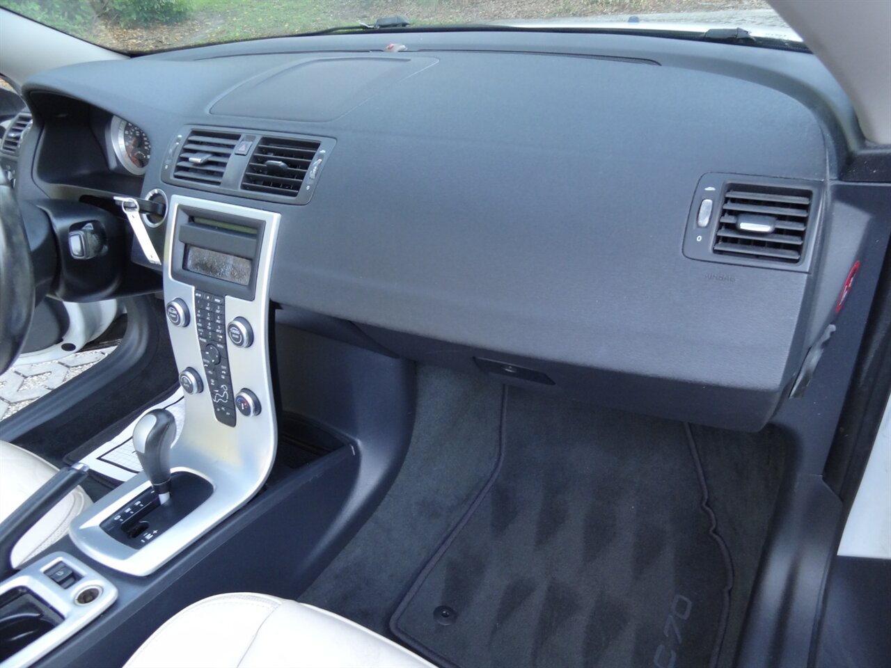 2013 Volvo C70 T5  Premium - Photo 42 - Deland, FL 32720