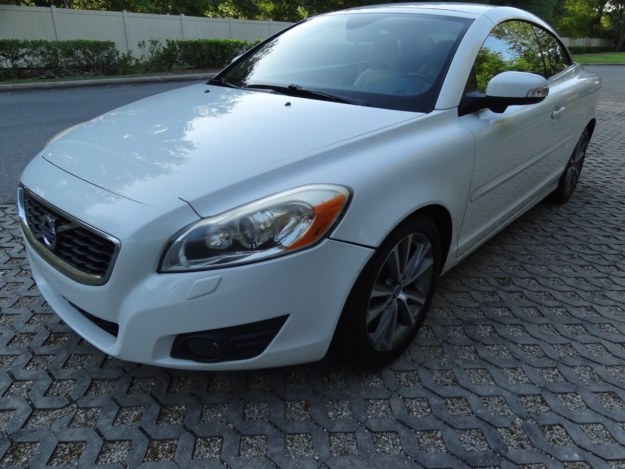 2013 Volvo C70 T5  Premium - Photo 6 - Deland, FL 32720