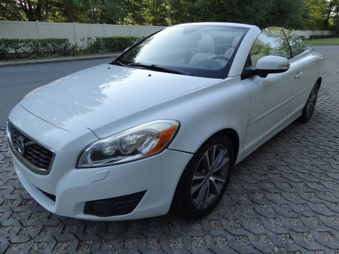 2013 Volvo C70 T5  Premium - Photo 2 - Deland, FL 32720