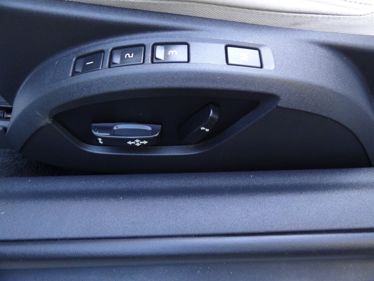 2013 Volvo C70 T5  Premium - Photo 35 - Deland, FL 32720