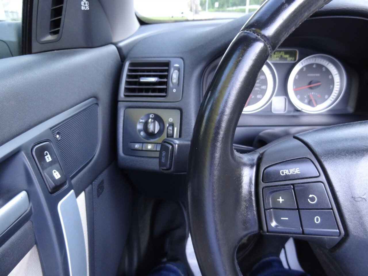 2013 Volvo C70 T5  Premium - Photo 48 - Deland, FL 32720