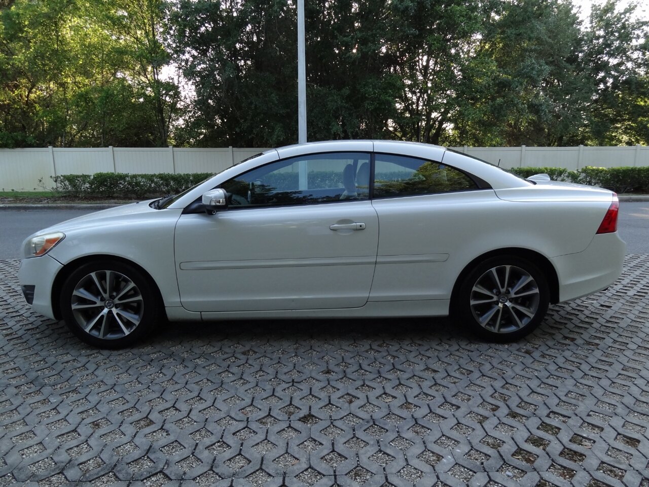 2013 Volvo C70 T5  Premium - Photo 21 - Deland, FL 32720