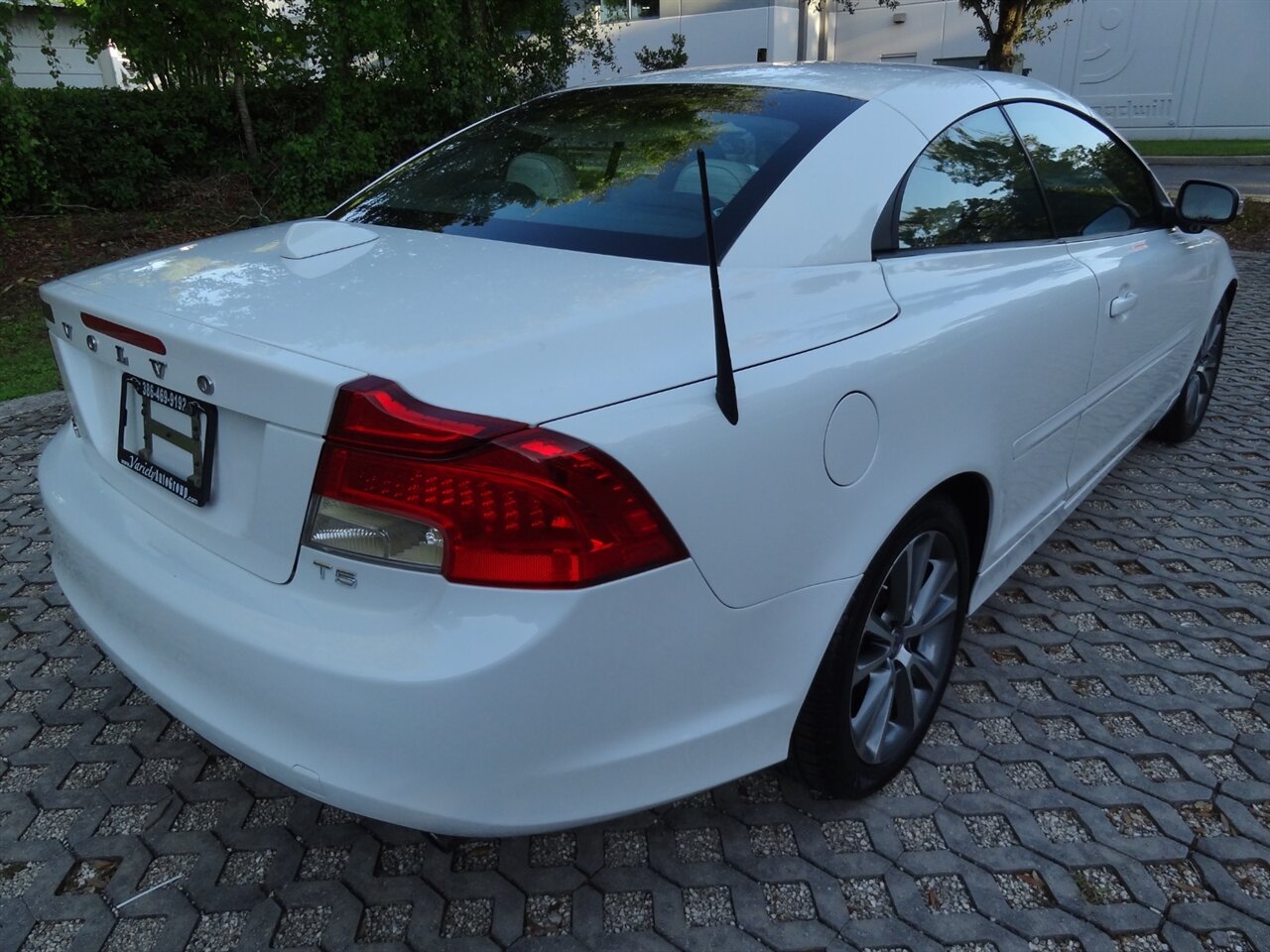2013 Volvo C70 T5  Premium - Photo 8 - Deland, FL 32720