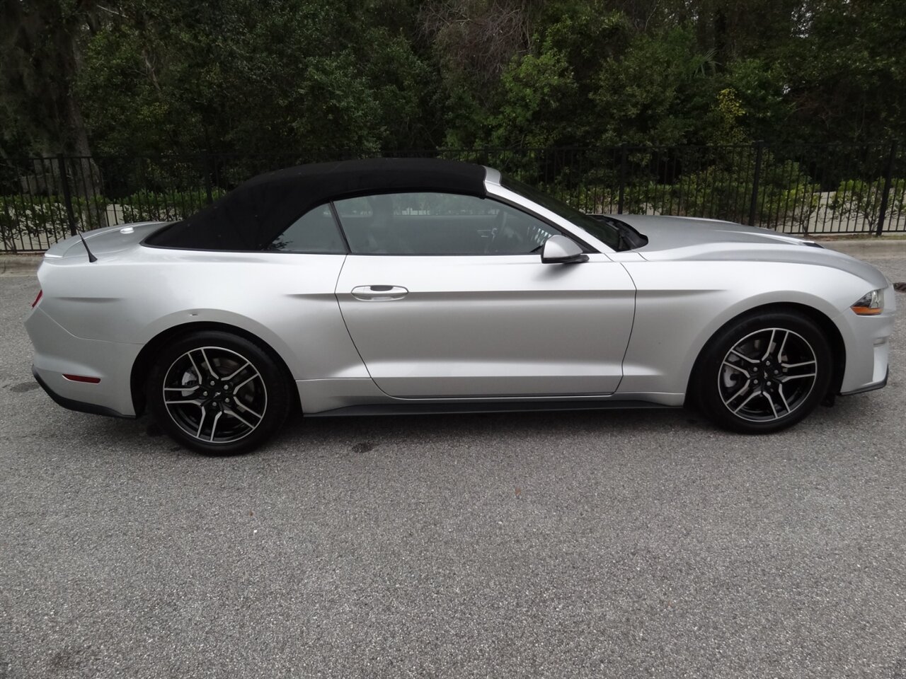 2019 Ford Mustang EcoBoost Premium - Photo 19 - Deland, FL 32720