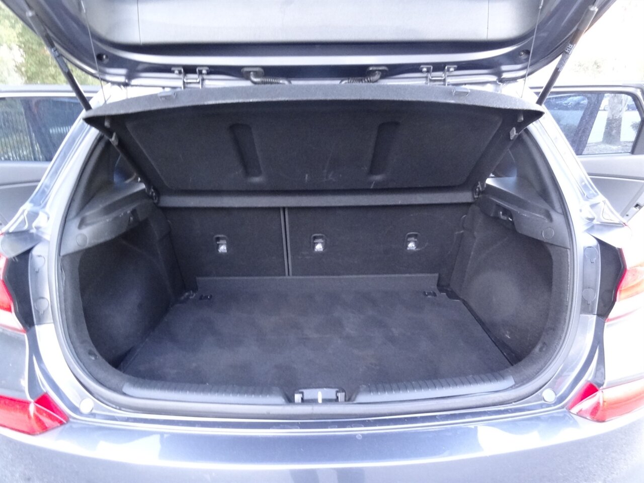 2018 Hyundai ELANTRA GT - Photo 34 - Deland, FL 32720