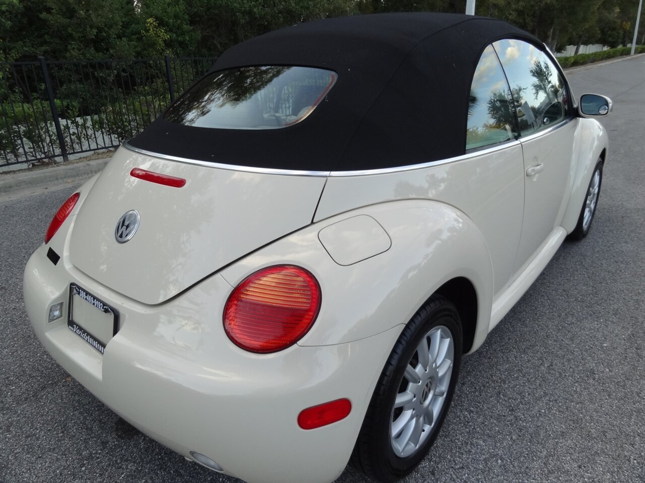 2005 Volkswagen New Beetle Convertible GLS - Photo 3 - Deland, FL 32720