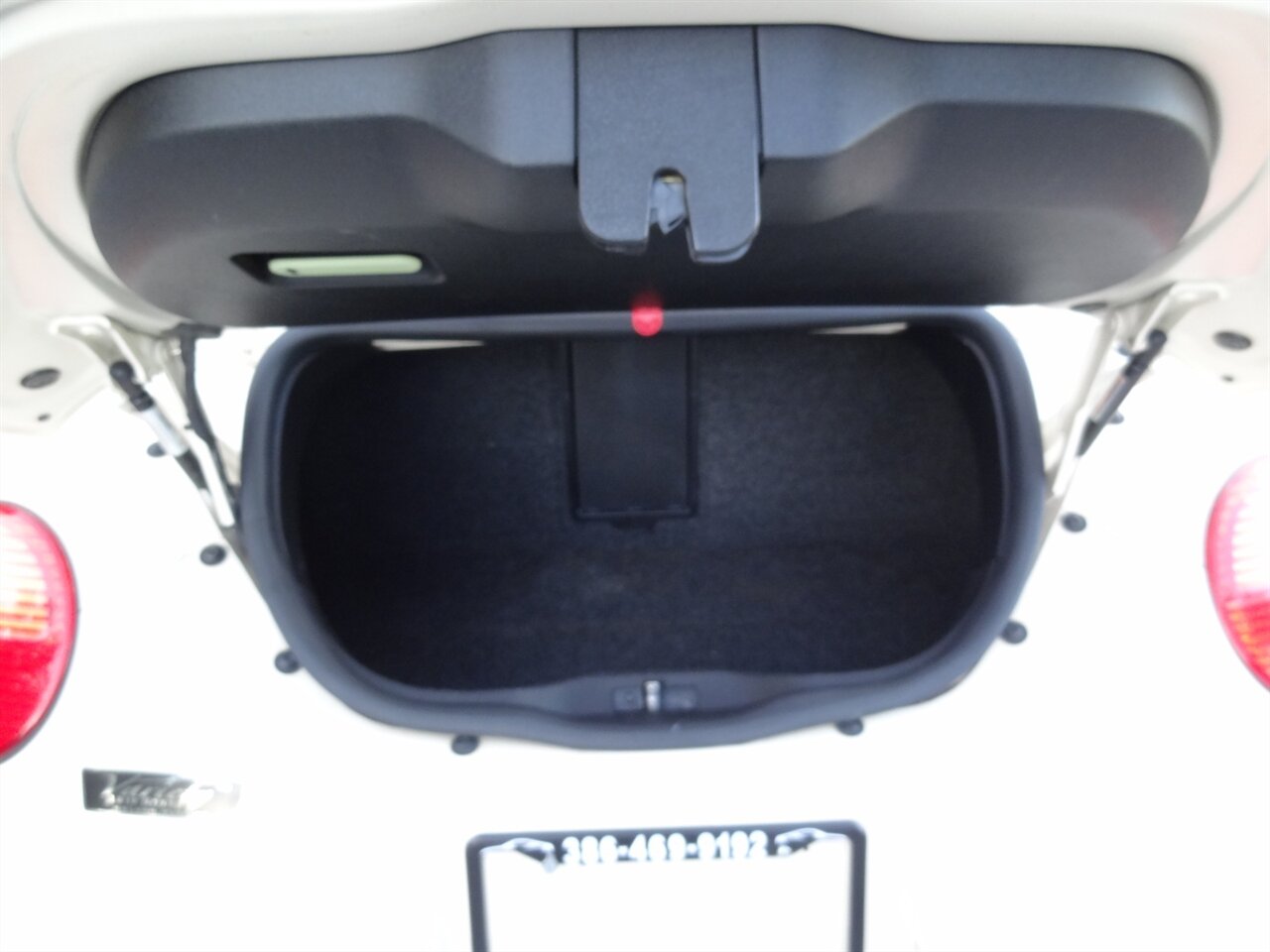 2005 Volkswagen New Beetle Convertible GLS - Photo 33 - Deland, FL 32720