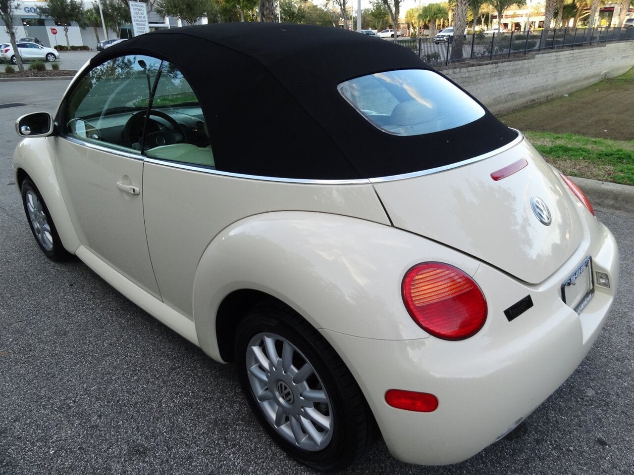 2005 Volkswagen New Beetle Convertible GLS - Photo 4 - Deland, FL 32720