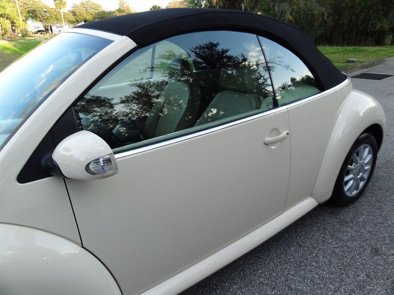 2005 Volkswagen New Beetle Convertible GLS - Photo 11 - Deland, FL 32720