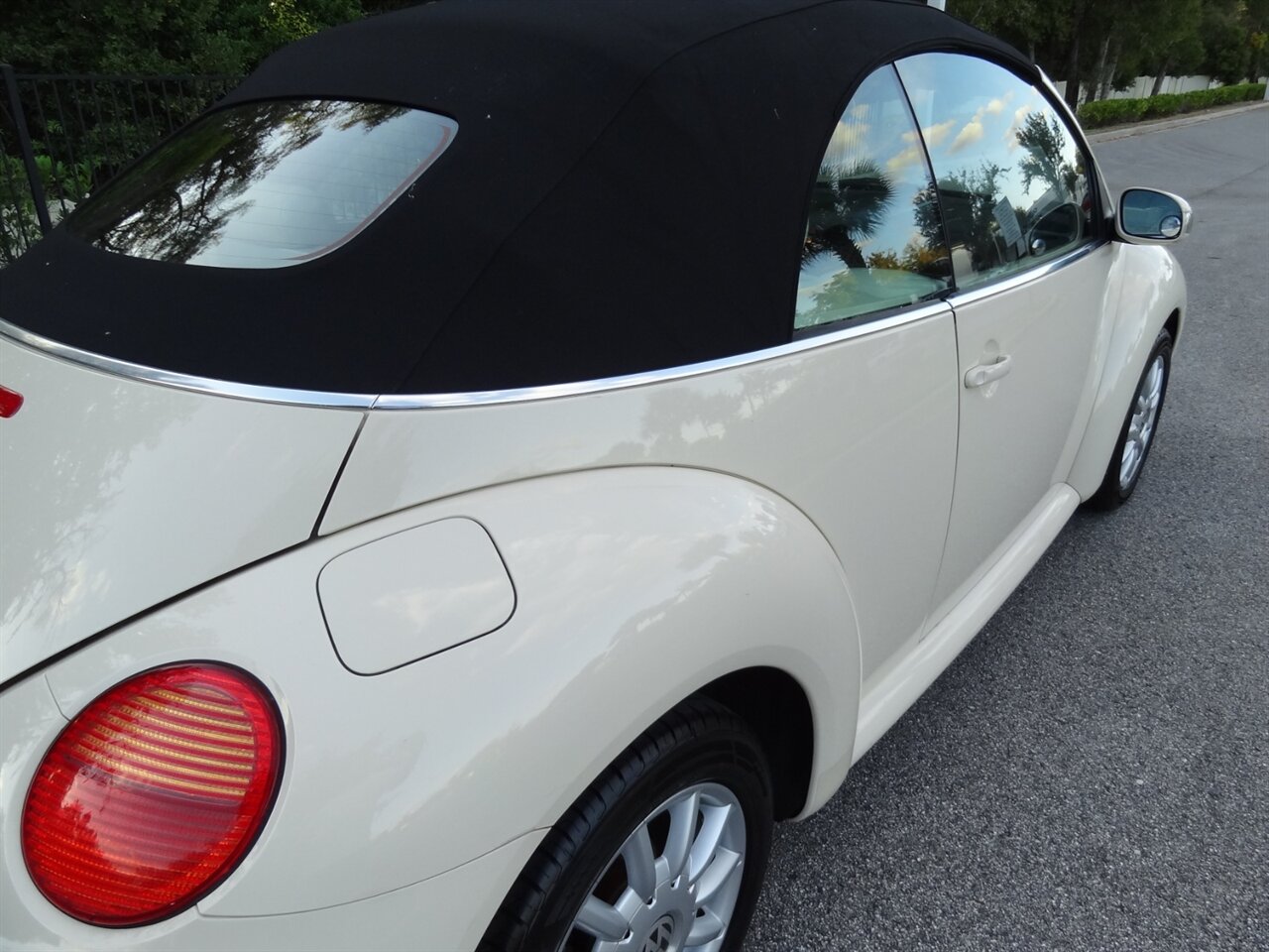 2005 Volkswagen New Beetle Convertible GLS - Photo 13 - Deland, FL 32720