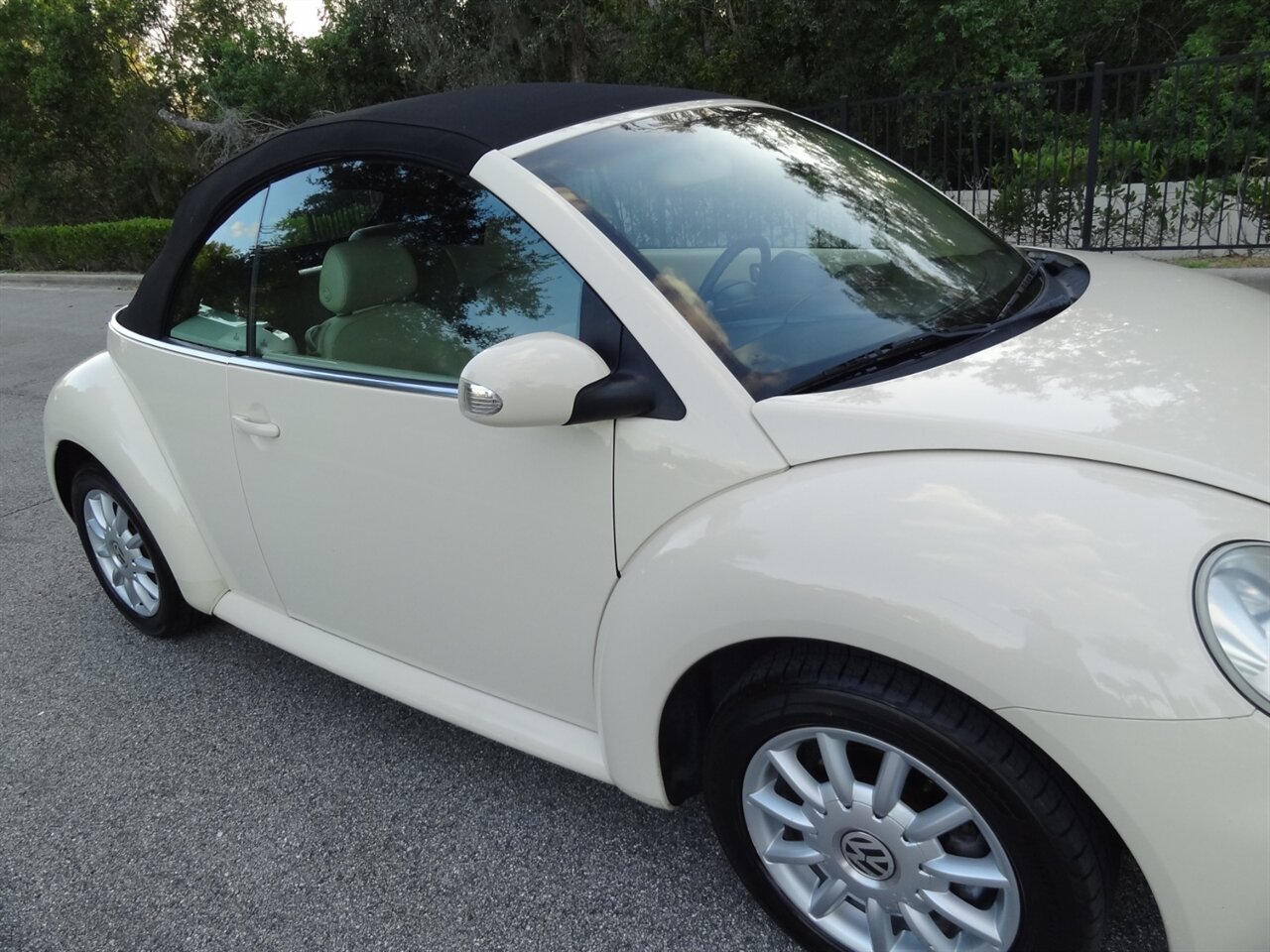 2005 Volkswagen New Beetle Convertible GLS - Photo 8 - Deland, FL 32720