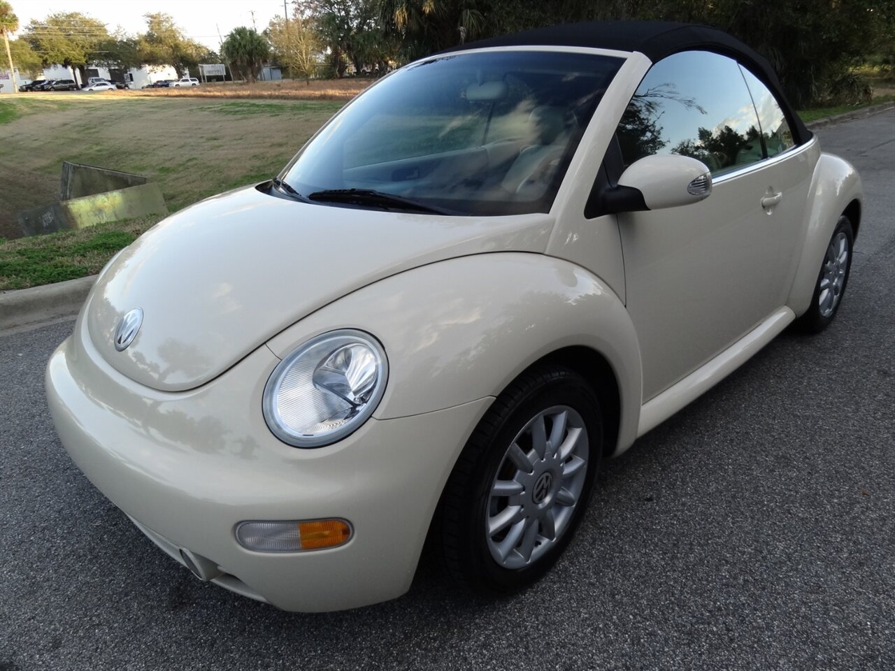 2005 Volkswagen New Beetle Convertible GLS - Photo 2 - Deland, FL 32720