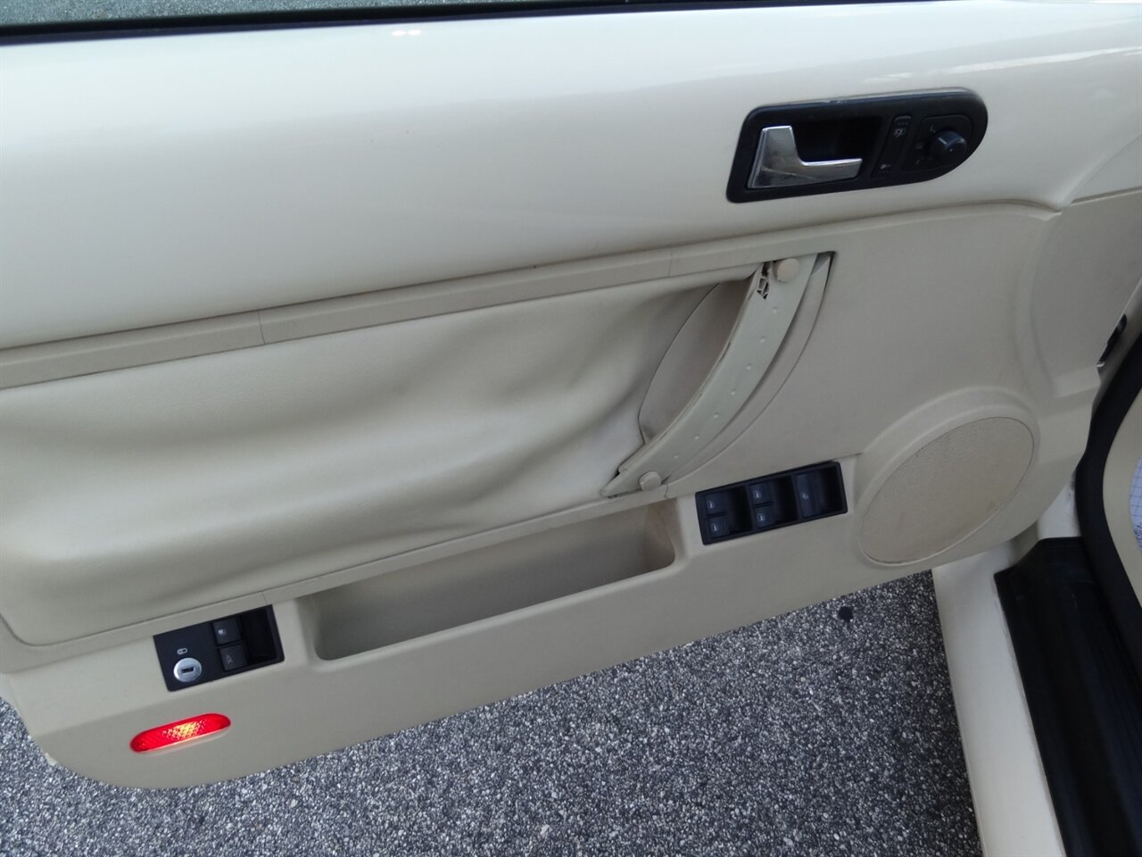 2005 Volkswagen New Beetle Convertible GLS - Photo 28 - Deland, FL 32720