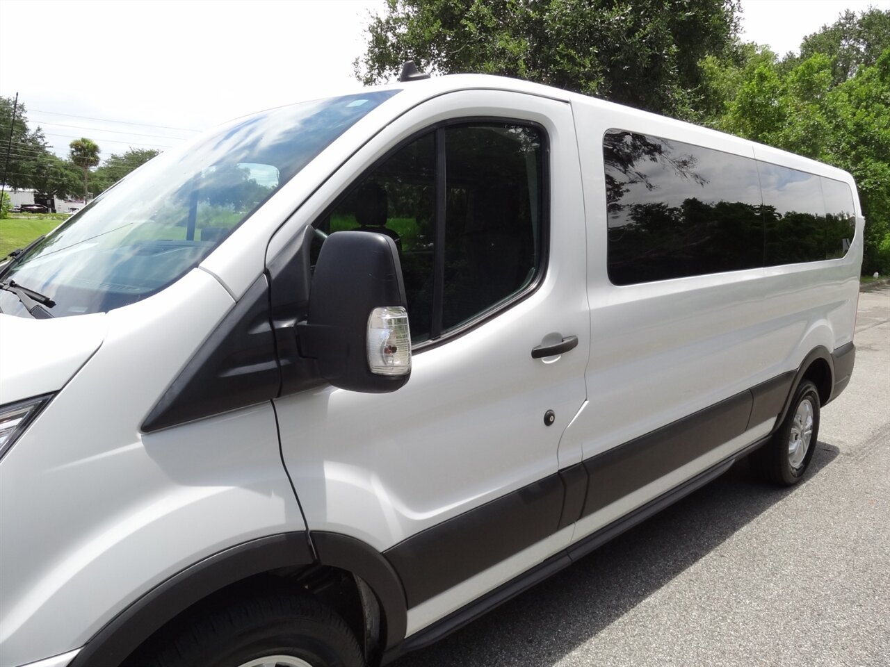 2021 Ford Transit 350 XLT  12 Passenger - Photo 9 - Deland, FL 32720