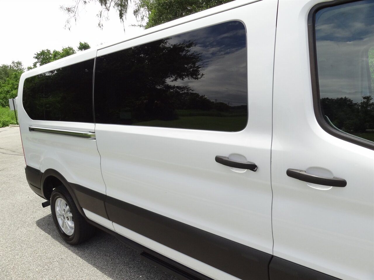 2021 Ford Transit 350 XLT  12 Passenger - Photo 10 - Deland, FL 32720