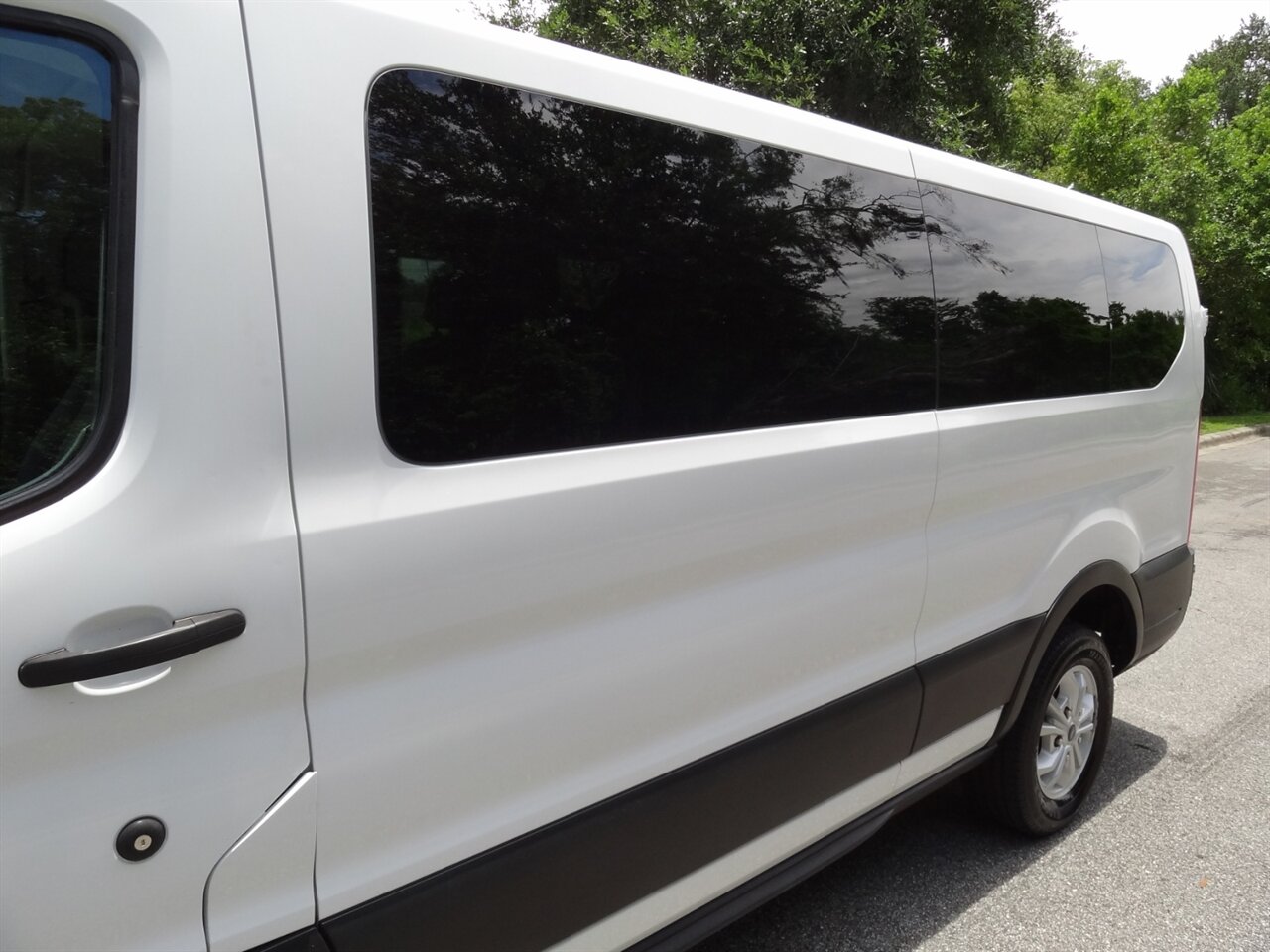 2021 Ford Transit 350 XLT  12 Passenger - Photo 11 - Deland, FL 32720