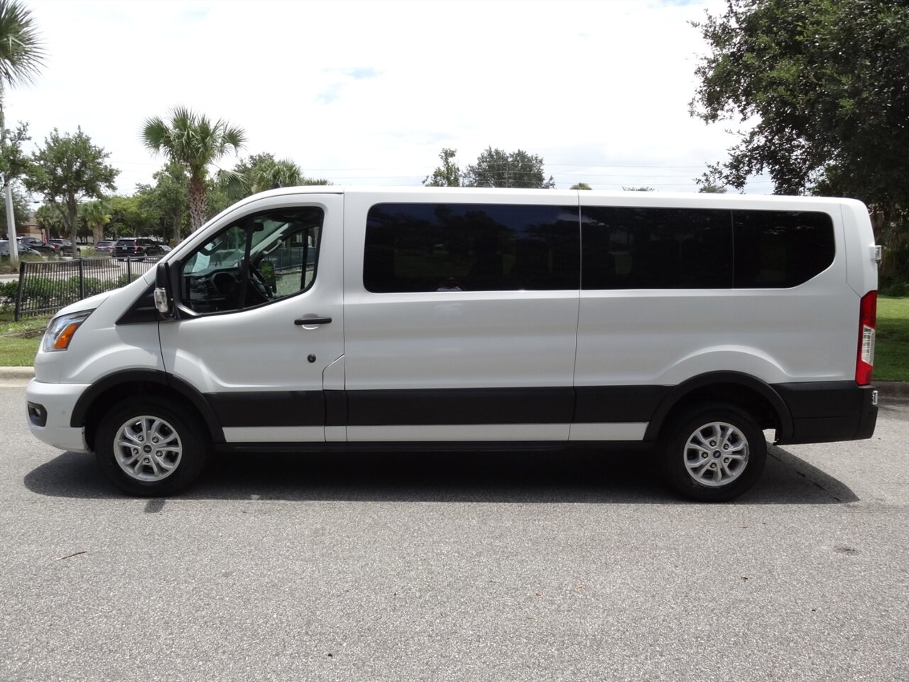 2021 Ford Transit 350 XLT  12 Passenger - Photo 16 - Deland, FL 32720