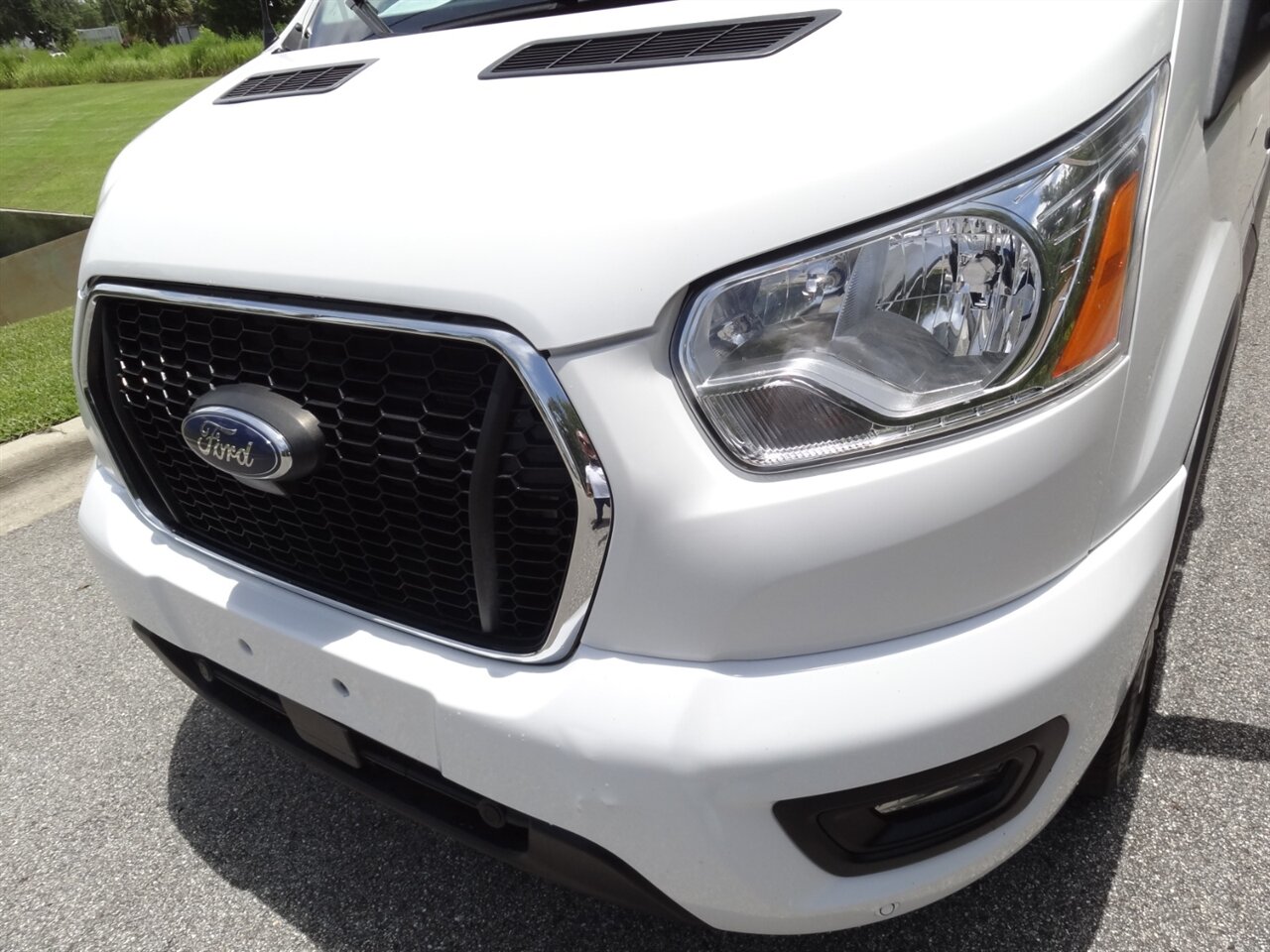 2021 Ford Transit 350 XLT  12 Passenger - Photo 7 - Deland, FL 32720