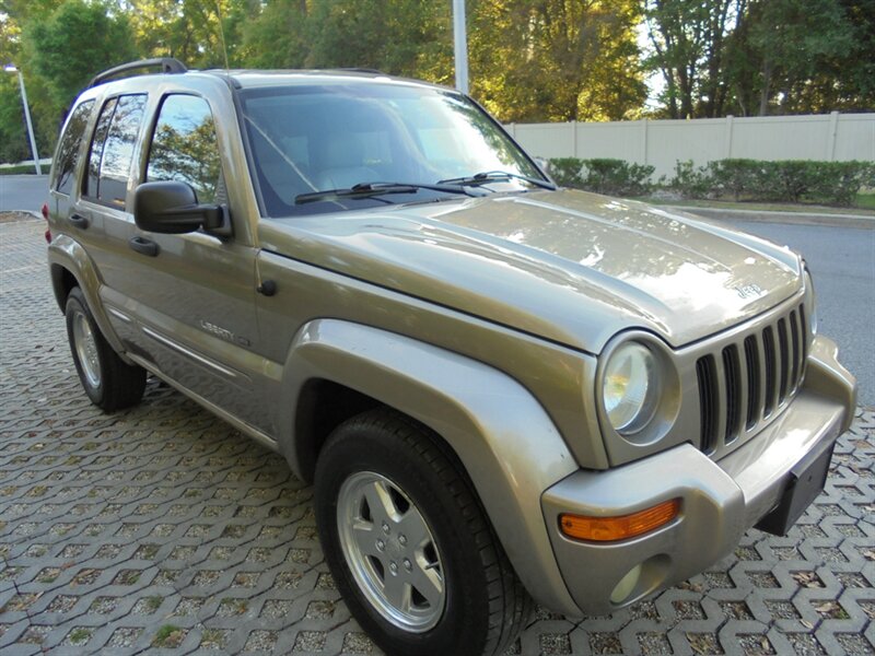 The 2003 Jeep Liberty Limited photos