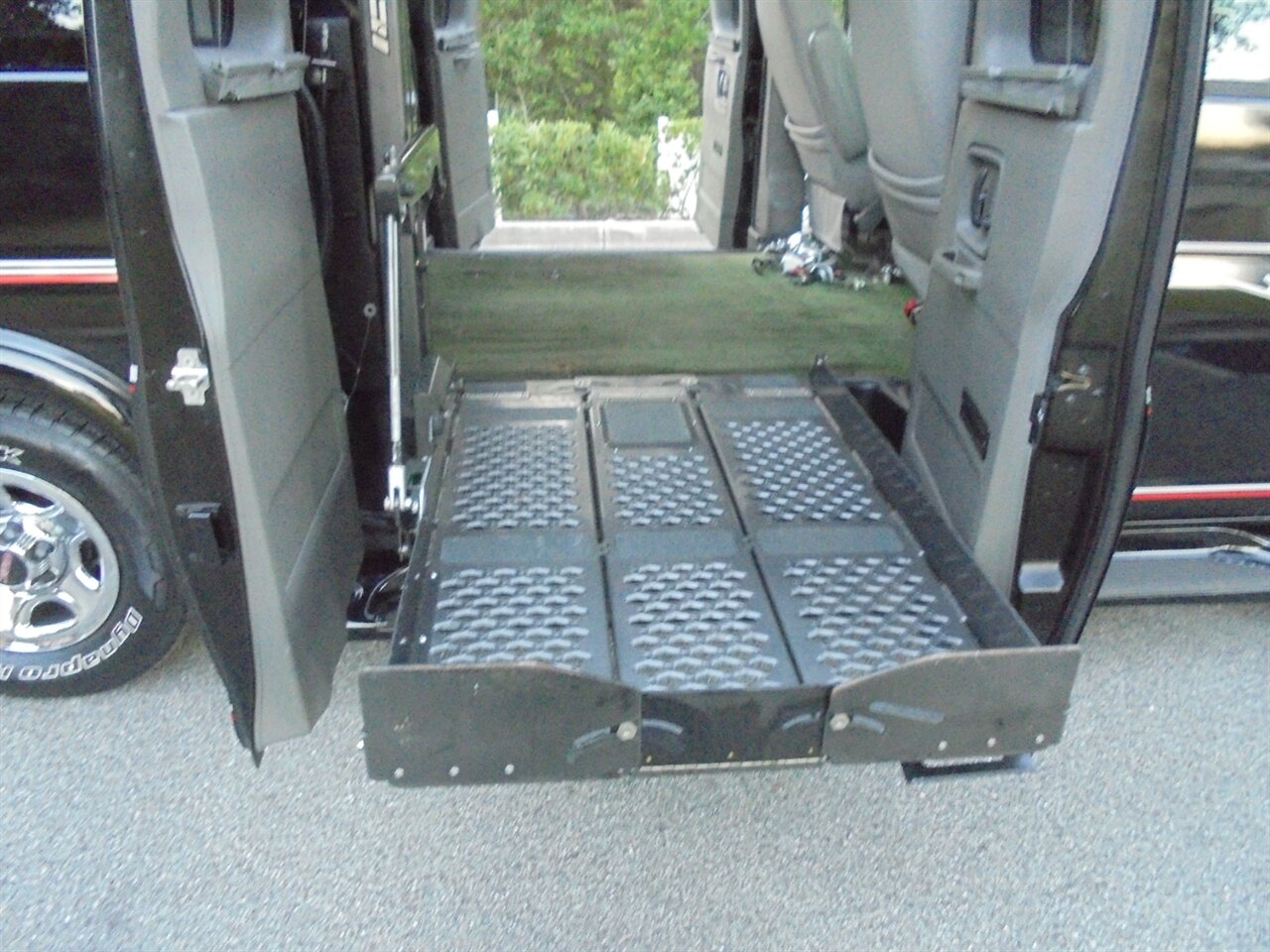 2004 GMC Savana Sherrod premium high top  Wheelchair lift - Photo 45 - Deland, FL 32720