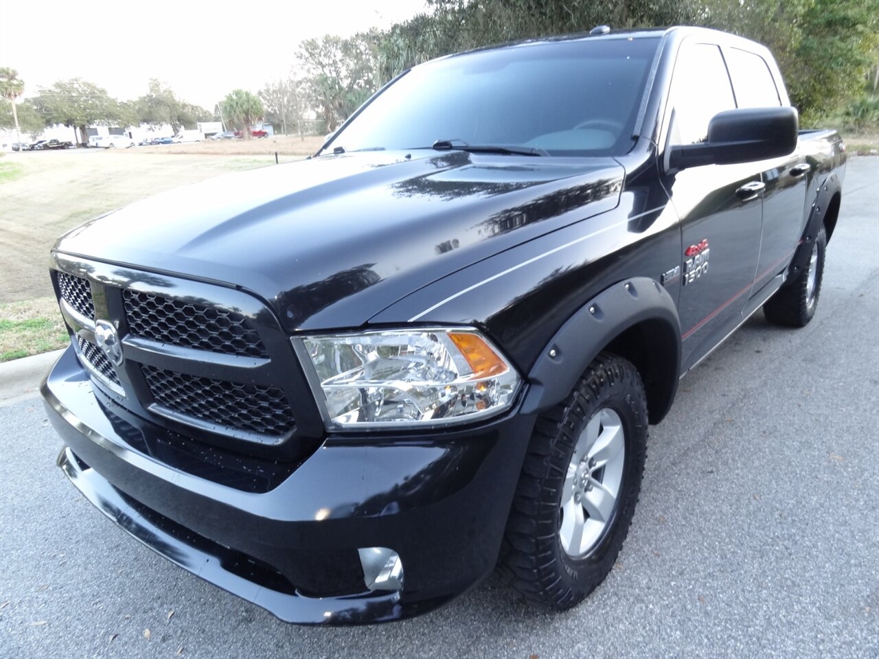 2017 RAM 1500 Tradesman Hemi 5.7 4X4 - Photo 2 - Deland, FL 32720