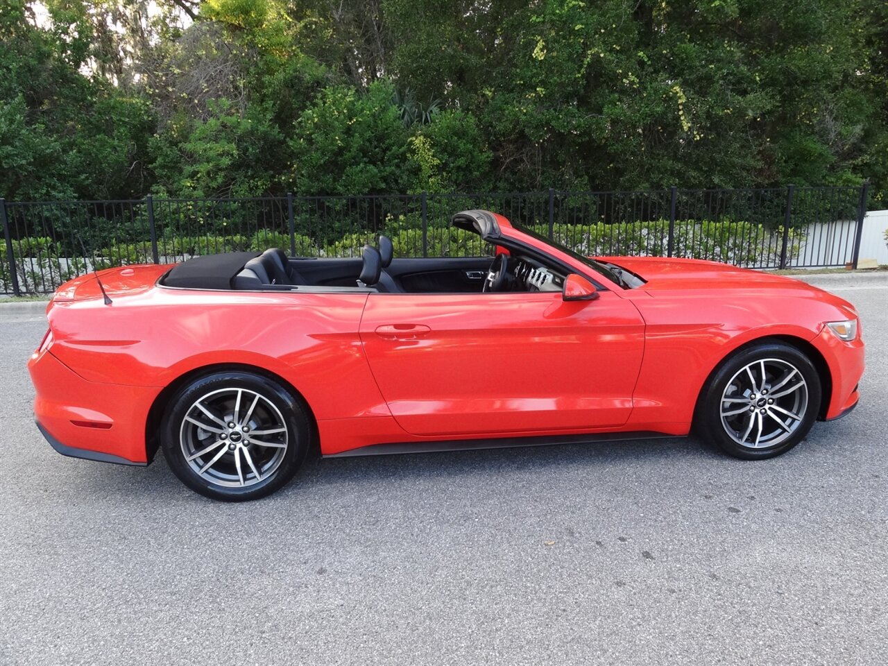 2016 Ford Mustang EcoBoost Premium   - Photo 25 - Deland, FL 32720