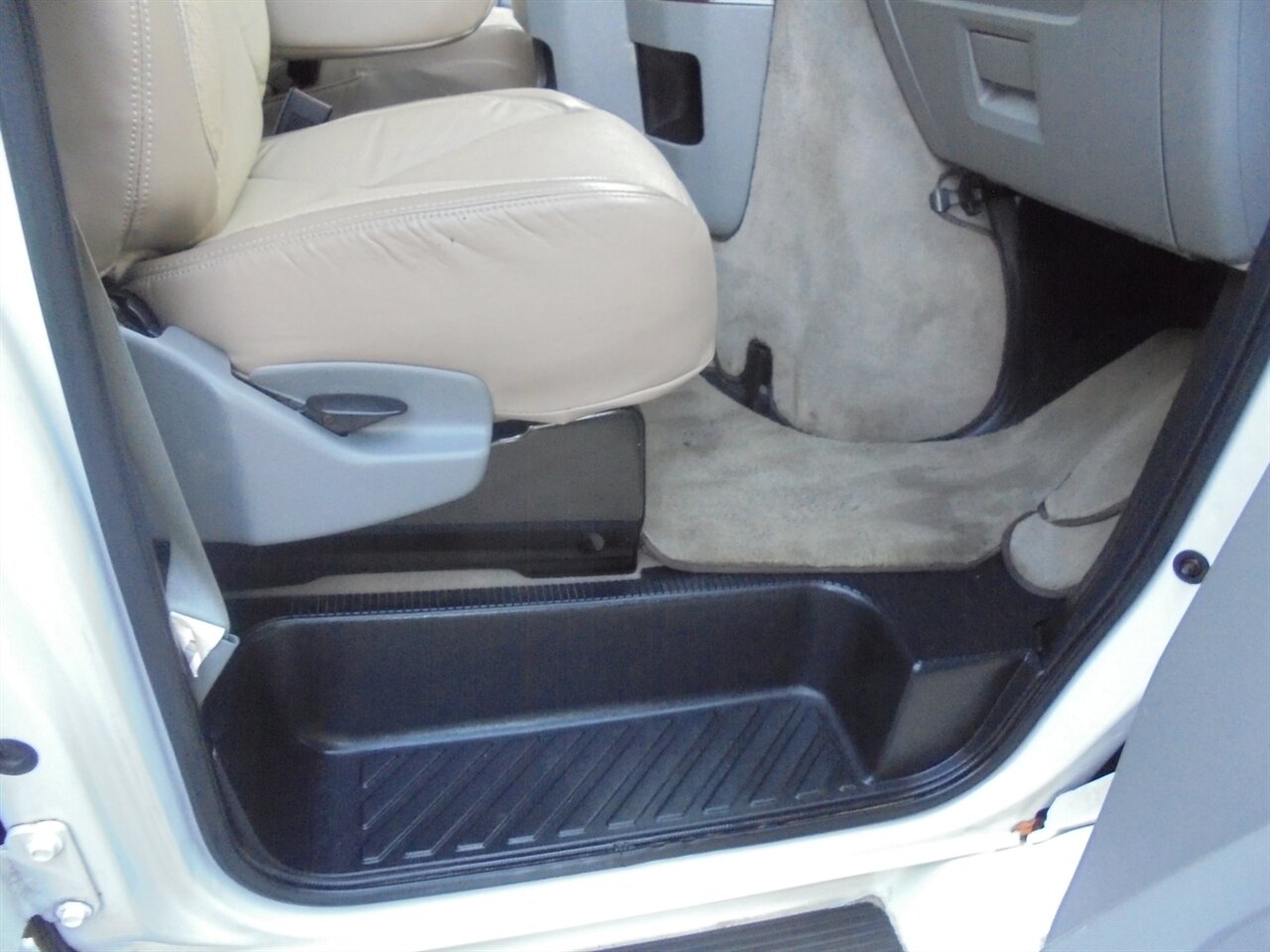 2014 Ford Primetime speciality premium conversion  VMI Handicap van - Photo 40 - Deland, FL 32720