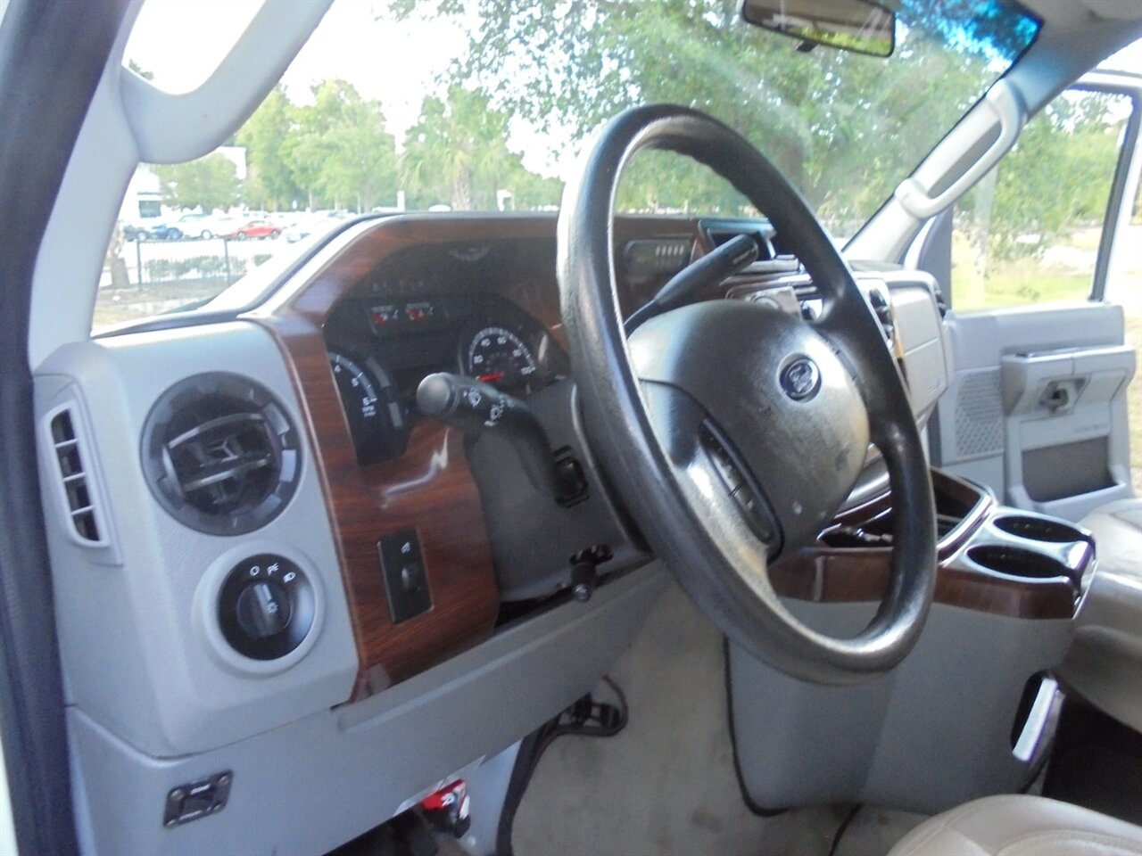 2014 Ford Primetime speciality premium conversion  VMI Handicap van - Photo 27 - Deland, FL 32720
