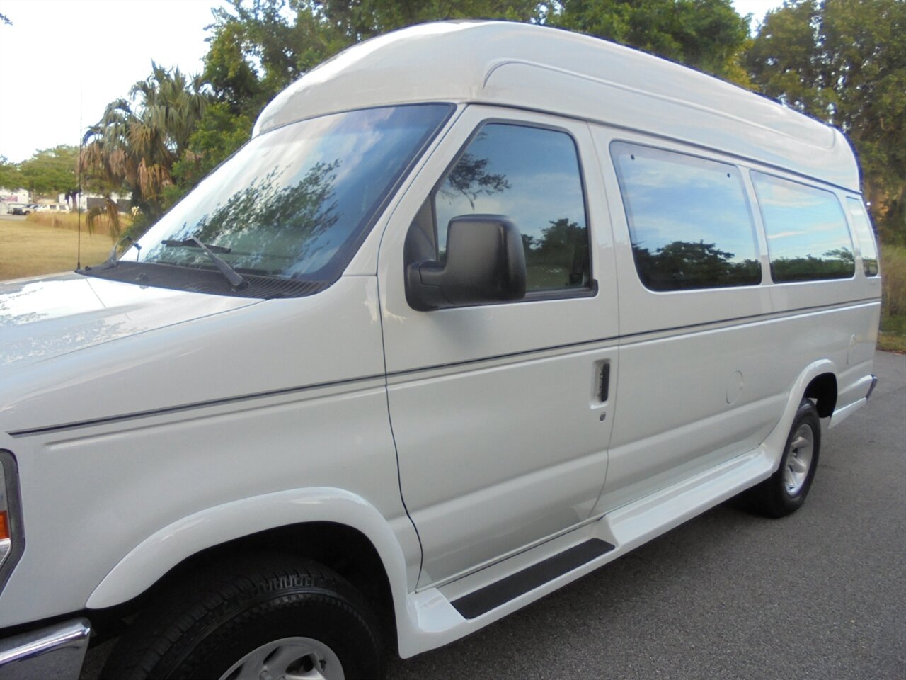 2014 Ford Primetime speciality premium conversion  VMI Handicap van - Photo 9 - Deland, FL 32720