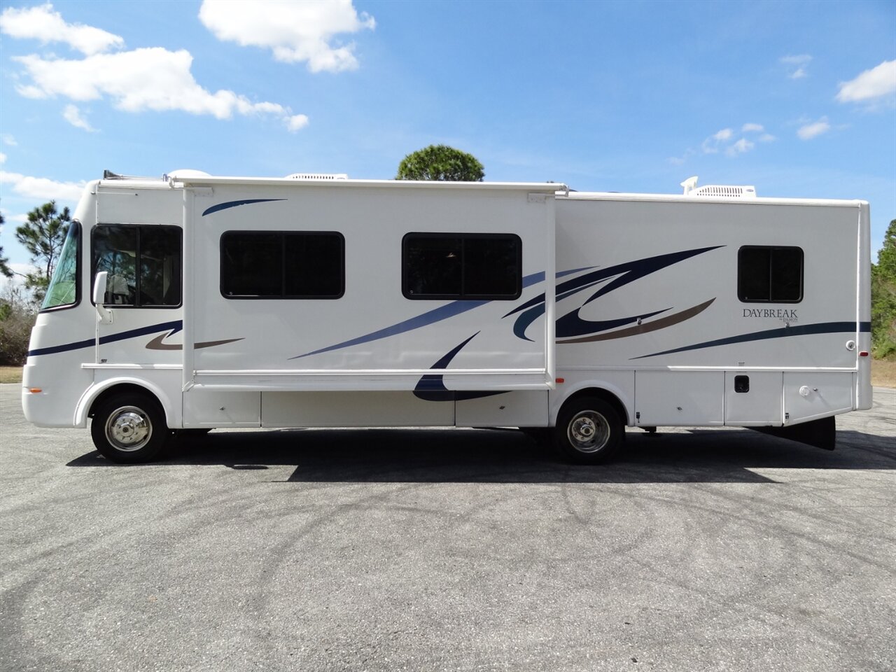 2005 Damon Day Break 3272  Class A - Photo 4 - Deland, FL 32720