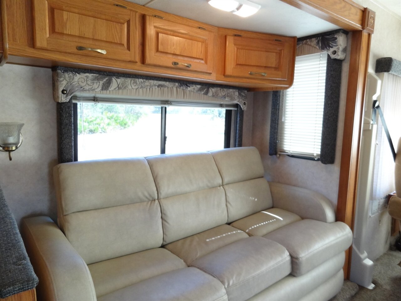 2005 Damon Day Break 3272  Class A - Photo 90 - Deland, FL 32720