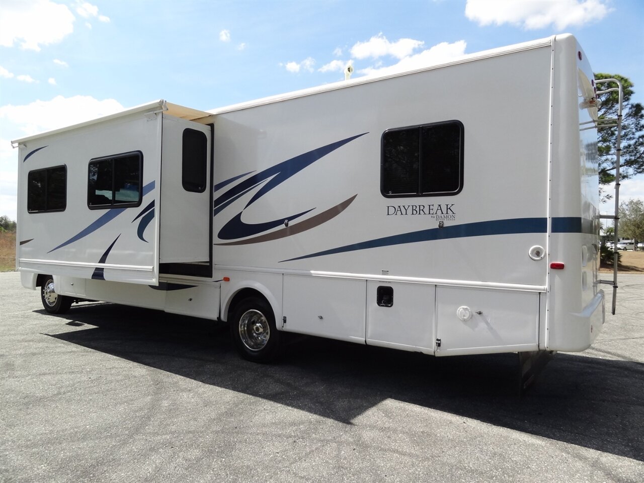 2005 Damon Day Break 3272  Class A - Photo 6 - Deland, FL 32720