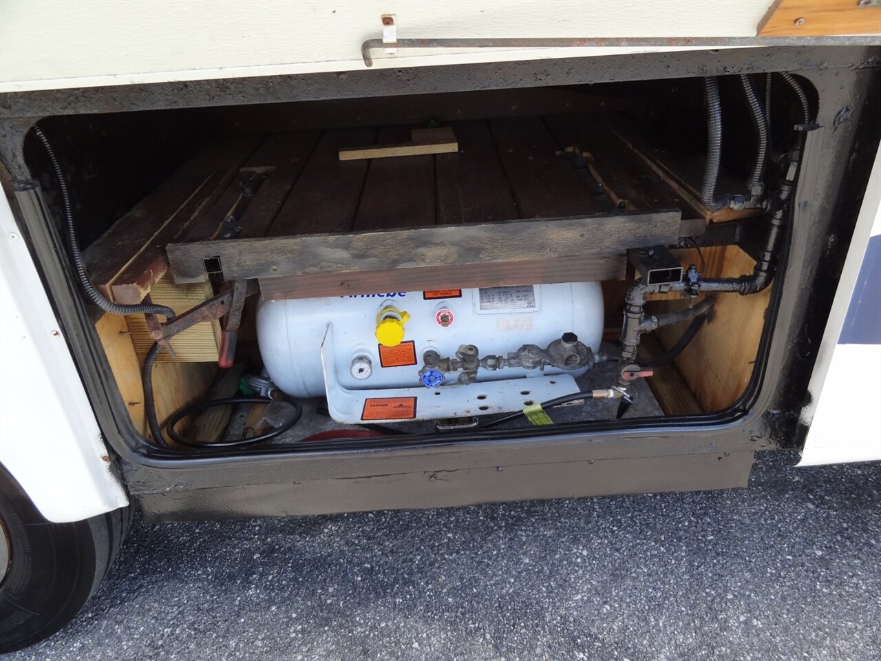 2005 Damon Day Break 3272  Class A - Photo 29 - Deland, FL 32720