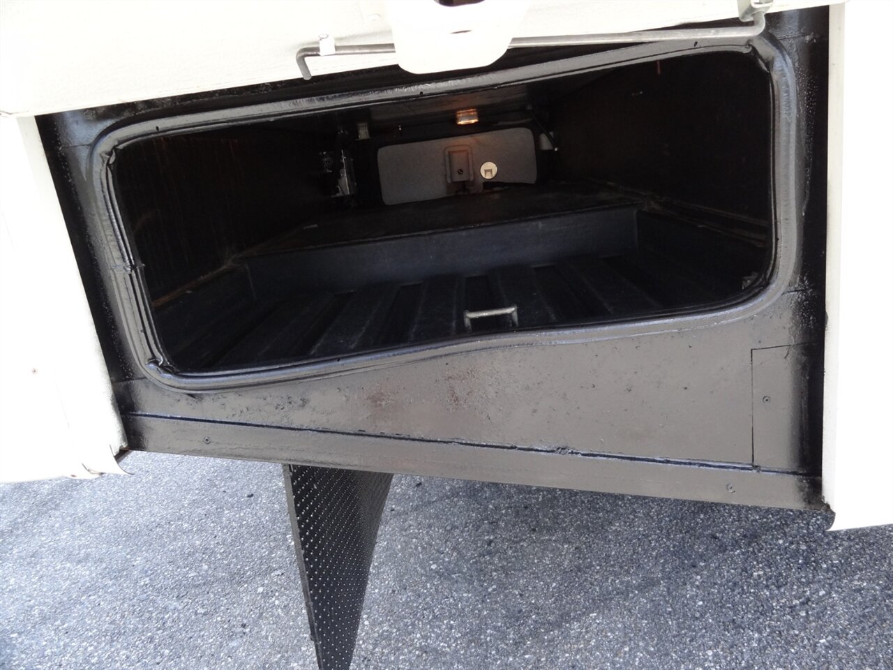 2005 Damon Day Break 3272  Class A - Photo 31 - Deland, FL 32720