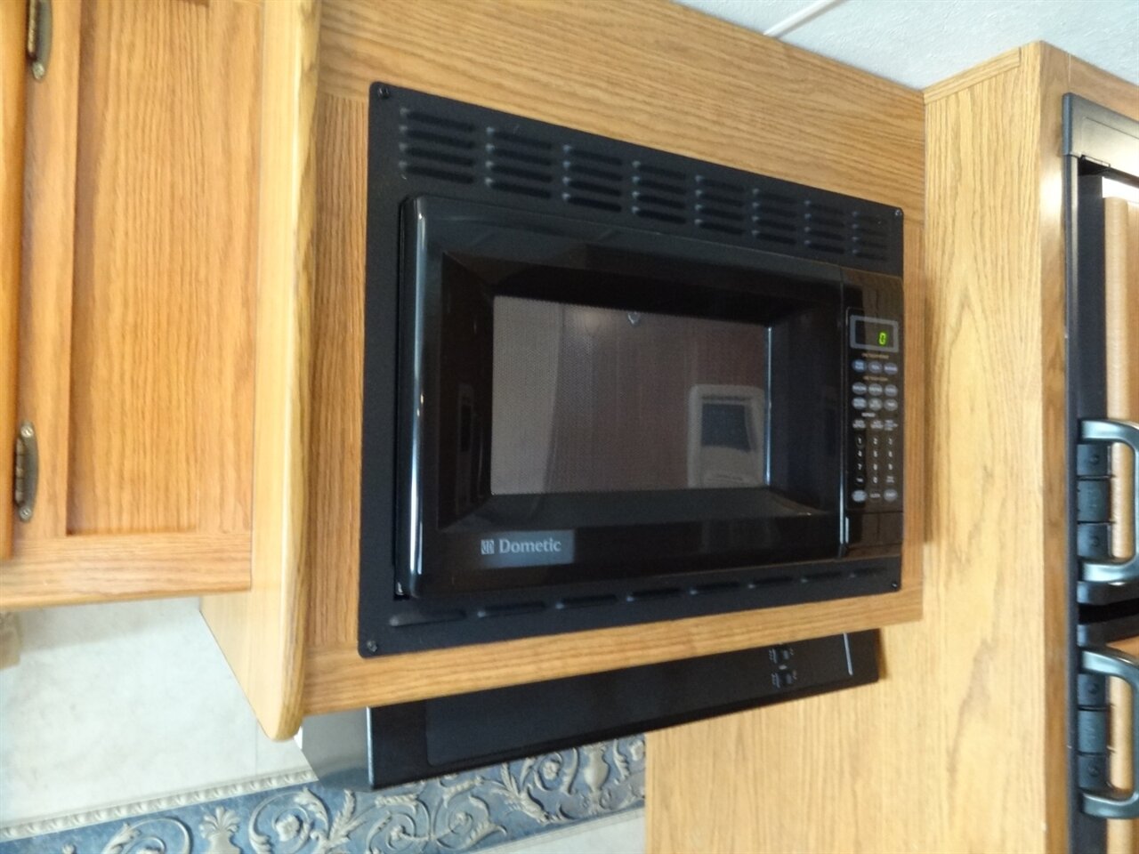 2005 Damon Day Break 3272  Class A - Photo 62 - Deland, FL 32720