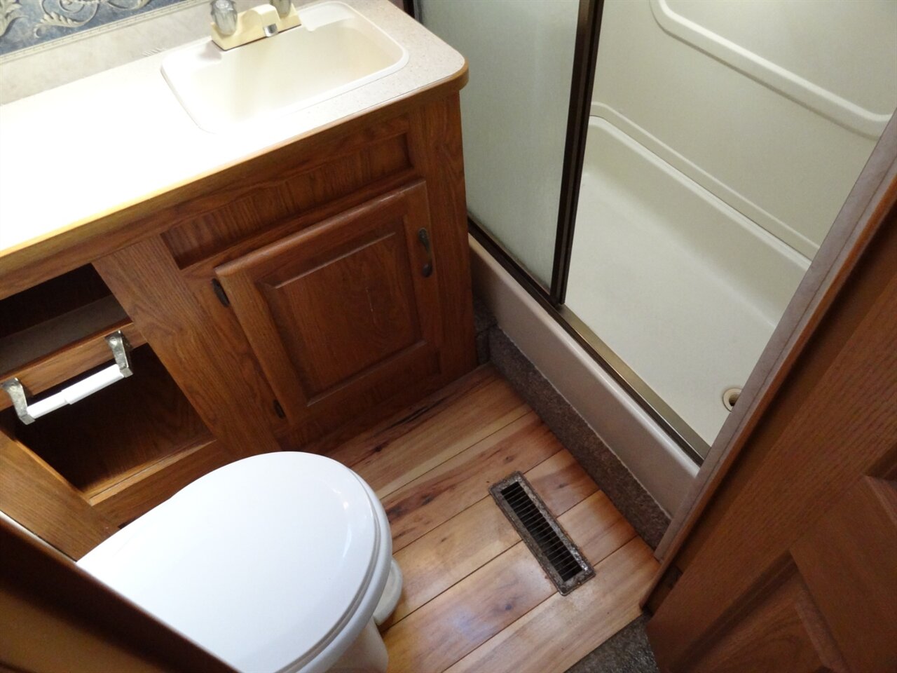 2005 Damon Day Break 3272  Class A - Photo 73 - Deland, FL 32720