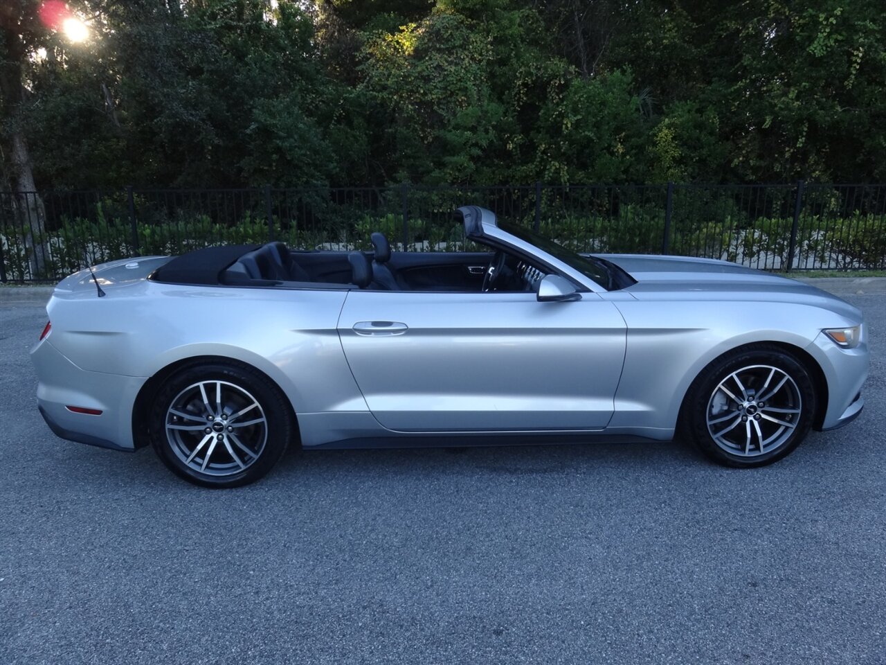 2015 Ford Mustang EcoBoost Premium   - Photo 22 - Deland, FL 32720