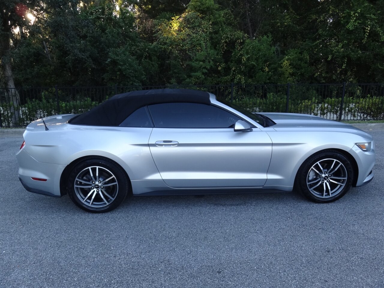 2015 Ford Mustang EcoBoost Premium   - Photo 20 - Deland, FL 32720