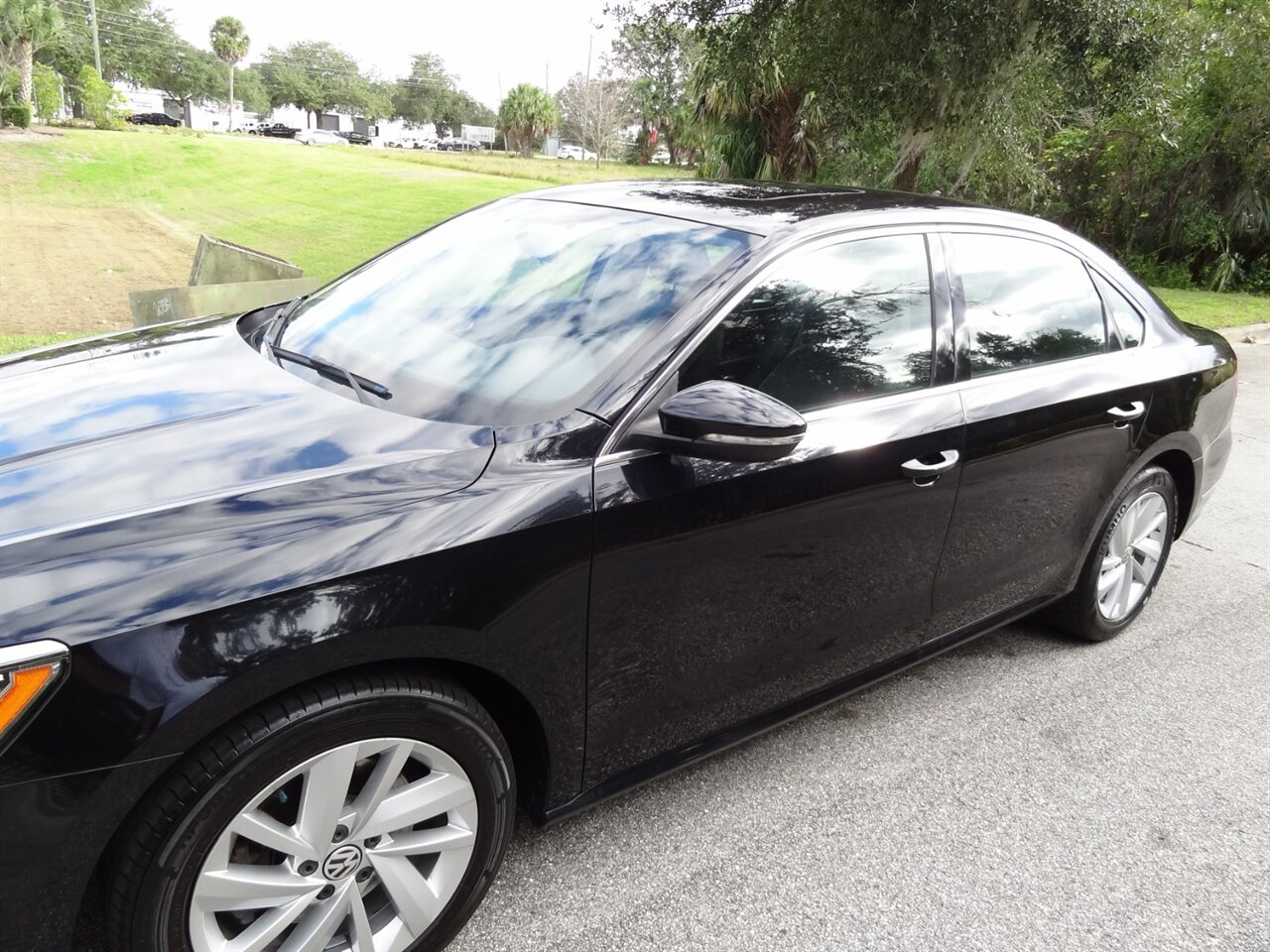 2018 Volkswagen Passat 2.0T SE   - Photo 9 - Deland, FL 32720