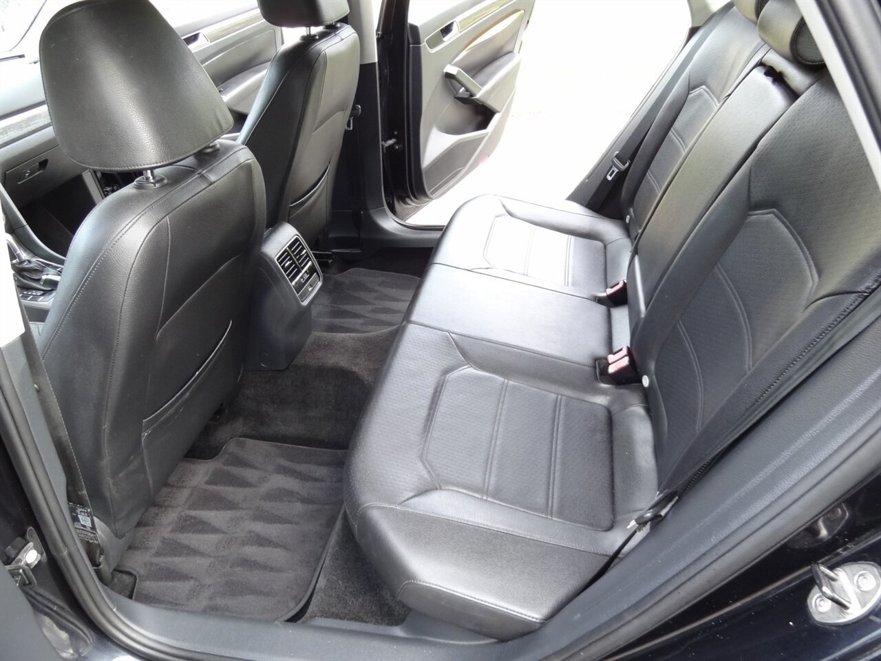 2018 Volkswagen Passat 2.0T SE   - Photo 33 - Deland, FL 32720